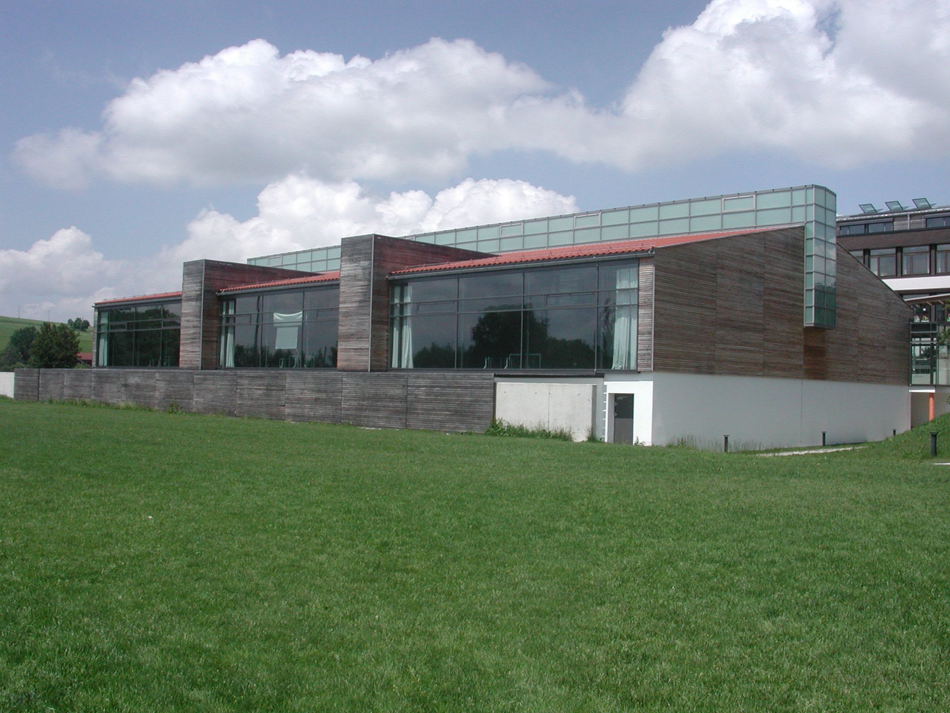 Außenansicht der Dreifachturnhalle
