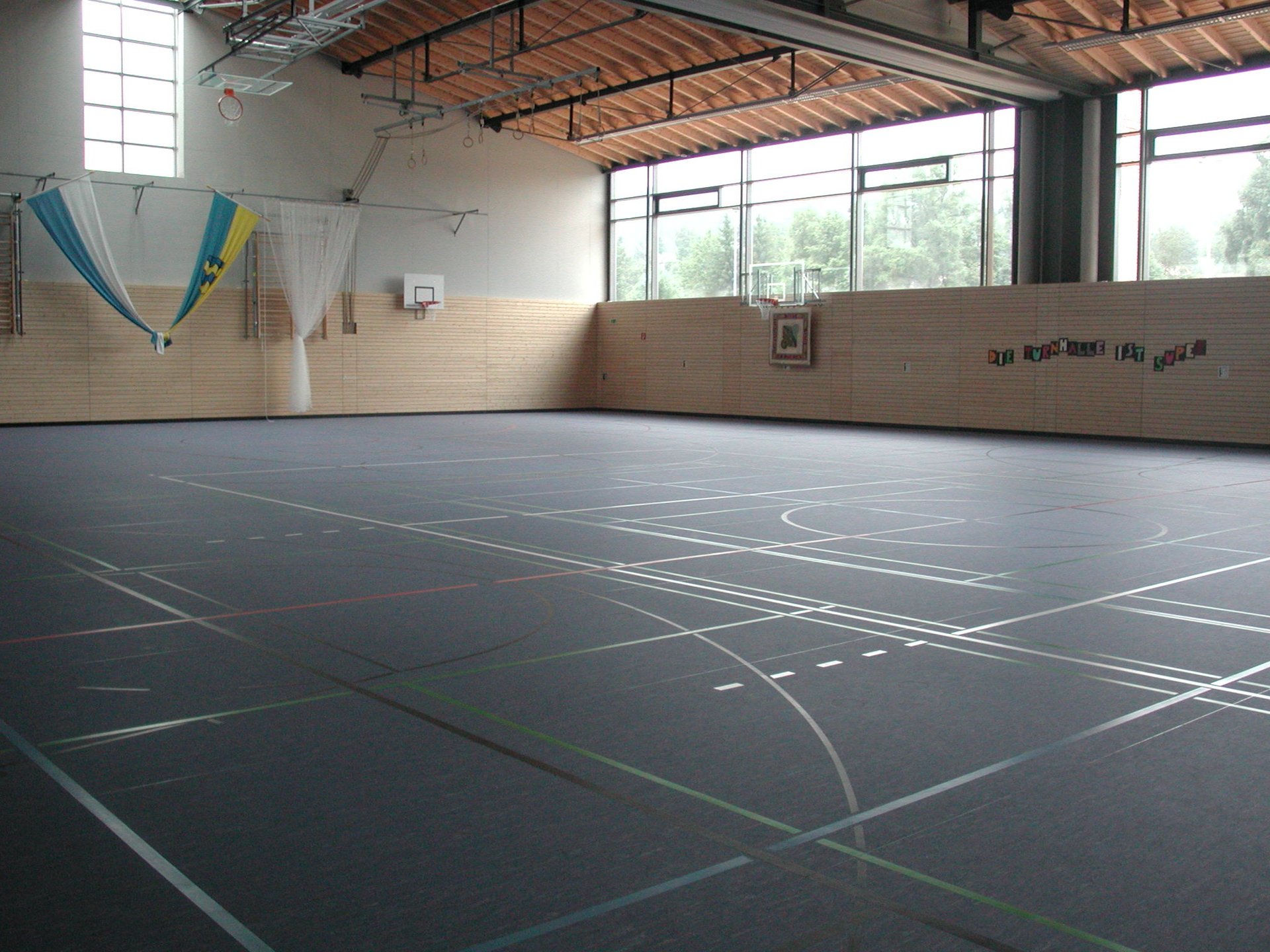 Innenansicht der Dreifachturnhalle